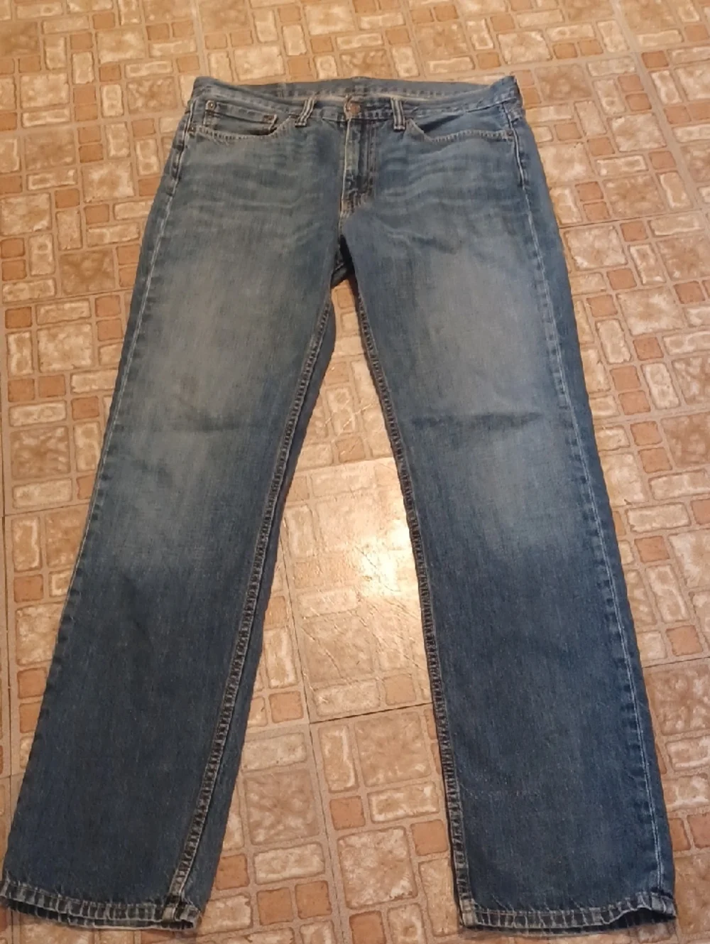 Levi's denim jeans in medium blue wash 34x34